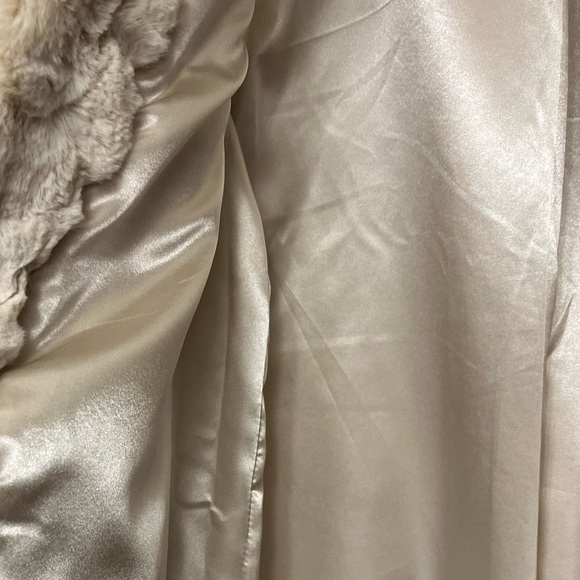 Rachel Zoe New York faux fur vest size Large. Worn once - Picture 2 of 6